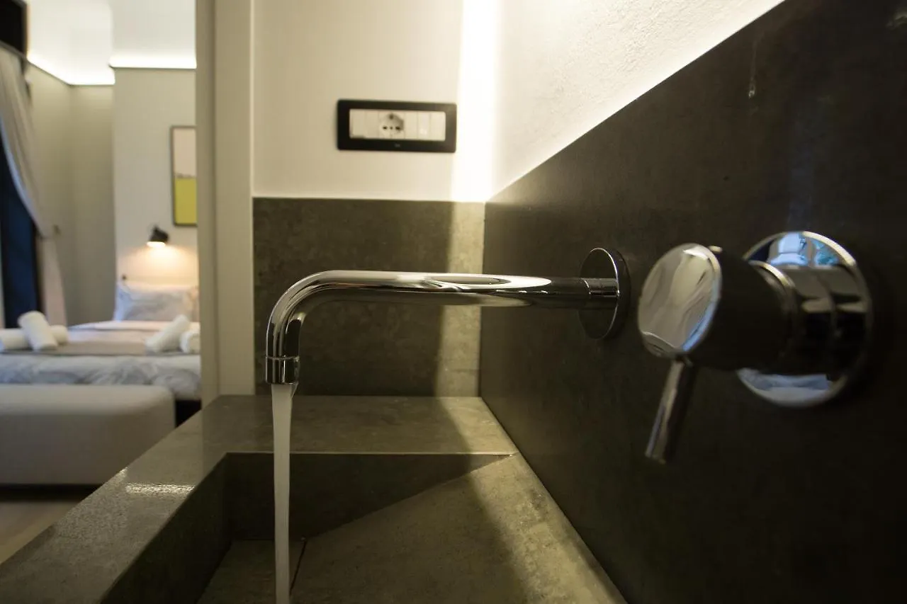 Destil B&B Tirana 0*,  Albánia